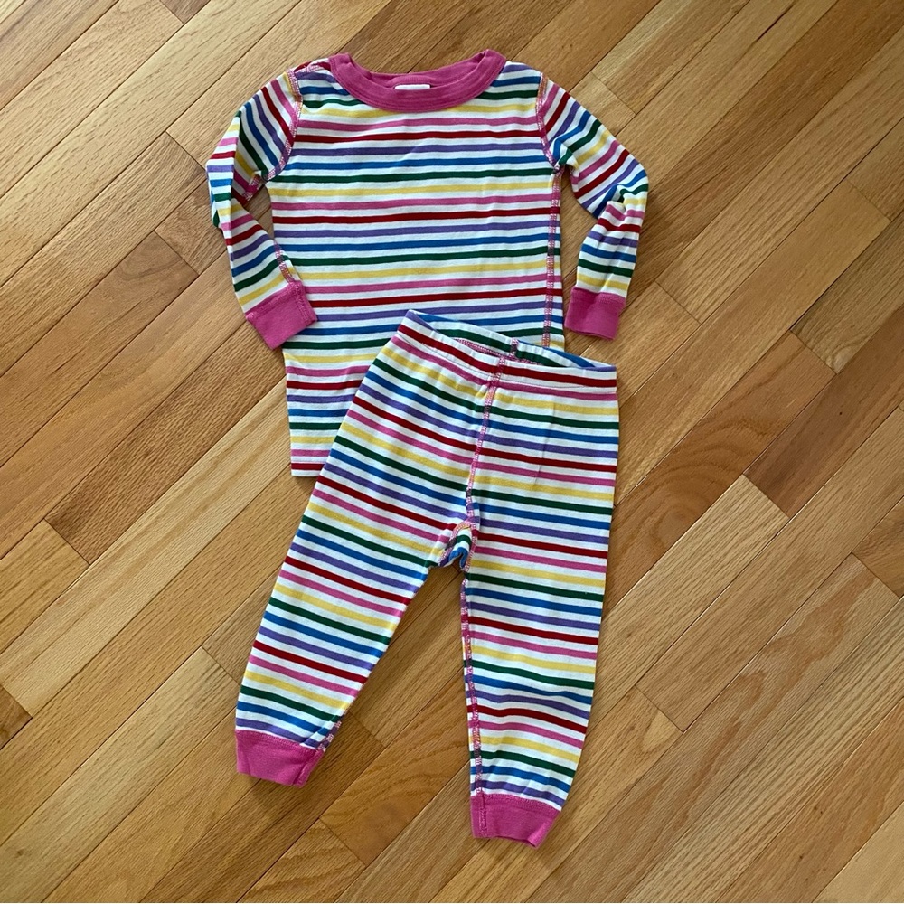EUC 2T (85cm) Hannah Andersson rainbow long john pajamas set.